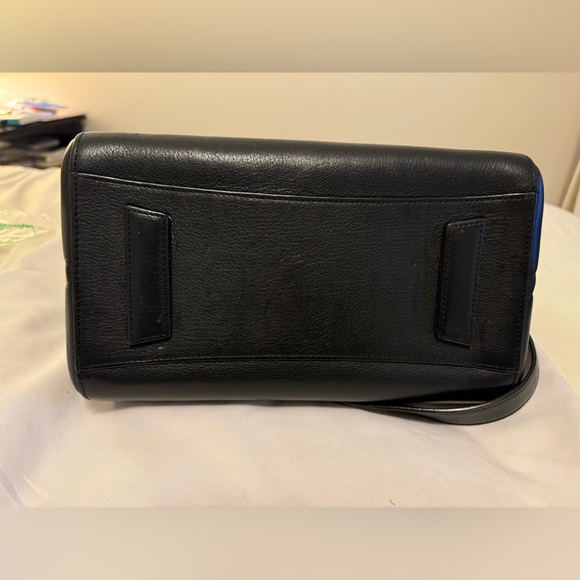 Givency Antigonia Small bag in black - Picture 2 of 7